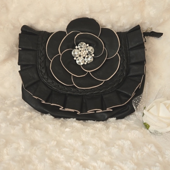 ⭐️ Host Pick ⭐️ x 2 Vintage | Black Faux Leather Jeweled Clutch - Picture 2 of 9